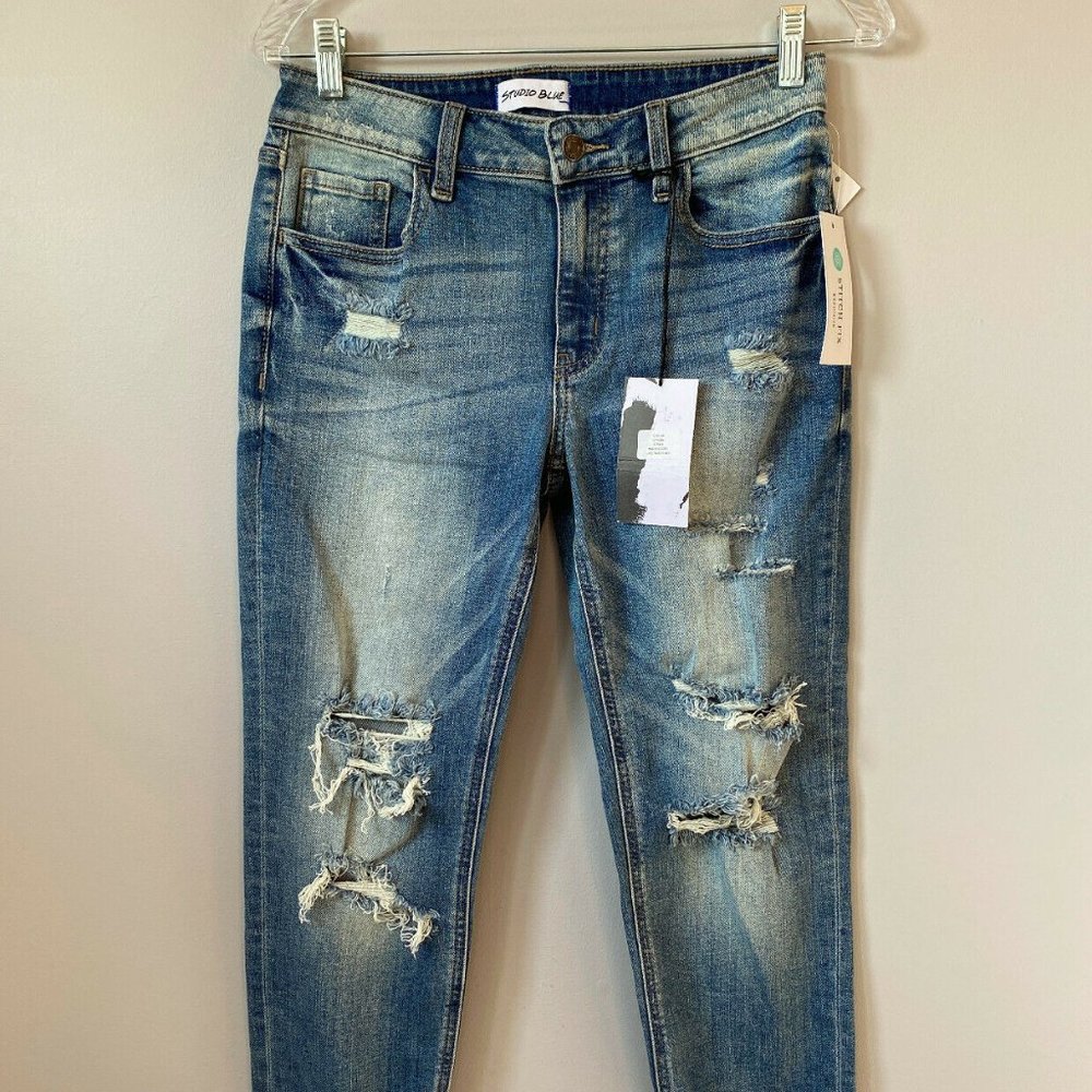 NWT New Studio Distressed Elvina Skinny Jeans